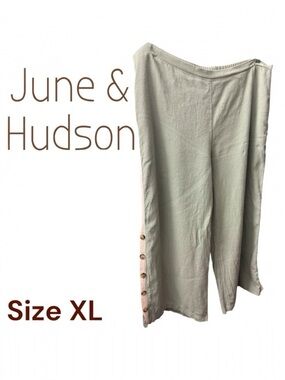 June & Hudson Sage Button-Accent Pants